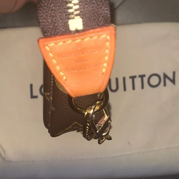 Louis Vuitton Mini Pochette - Picture 3 of 6